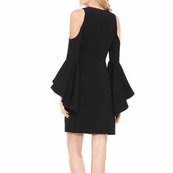 Vince Camuto / XL / Ruffle Bell Sleeve / Black - Picture 2 of 4